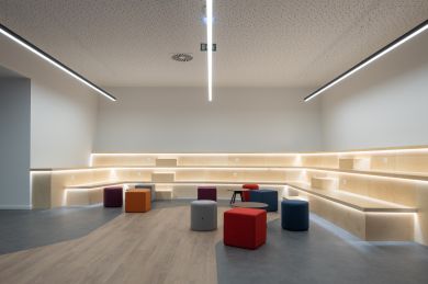 Escritório CGI com iluminação Tromilux